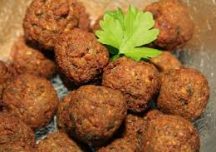 Falafel med örtig couscous och hummus