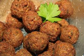 Falafel med örtig couscous och hummus